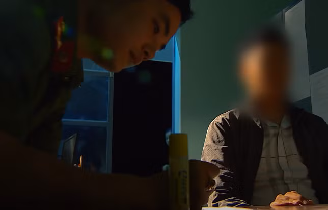 Kết luận kiểu gen nam giới thu thập được trên thân thể một nạn nhân đã bị hiếp dâm trùng với kiểu gen thu được của Trần Văn Tân. Từ chứng cứ khoa học hình sự này, các điều tra viên Cơ quan CSĐT Công an huyện Ninh Hải tập trung đấu tranh quyết liệt với nghi can. (Ảnh: ANTV)