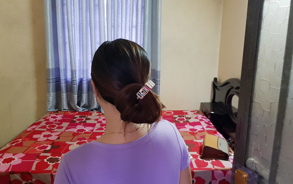 Đêm 29/6/2019, tại nhà người phụ nữ họ Đỗ (nạn nhân xin giấu tên, 29 tuổi, trú ở Mỹ Tân 1, xã Thanh Hải) đang ngủ cùng hai đứa con nhỏ thì có tiếng người gọi từ ngoài cửa. Gượng dậy trong trạng thái còn lơ mơ ngái ngủ, người phụ nữ họ Đỗ nhầm tưởng chồng mình trở về sau chuyến đi biển đánh bắt cá nên bước ra mở cửa. (Ảnh: minh họa)