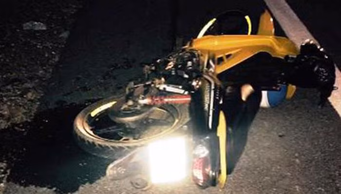  Một thanh niên tử nạn khi trên đường từ chốt phòng dịch về nhà: Ngày 26/9, UBND thị xã Kỳ Anh (Hà Tĩnh) cho biết, rạng sáng 25/9, Hoàng Xuân Trường (19 tuổi, trú thị xã Kỳ Anh) từ chốt phòng dịch về nhà, Trường đã đâm vào cột mốc khiến nạn nhân tử vong tại chỗ. Được biết, nam sinh này vừa nhận kết quả đỗ đại học tại TP HCM và đang chuẩn bị nhập học thì gặp nạn.