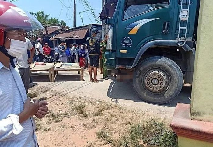 Thuong tam bo lui xe tai vo tinh can con trai gan 2 tuoi tu vong