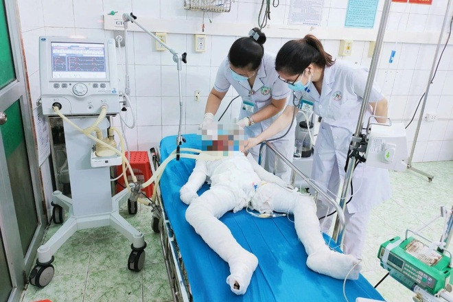 Nghi an bo de dung xang thieu 3 con nho roi tu tu o Tuyen Quang