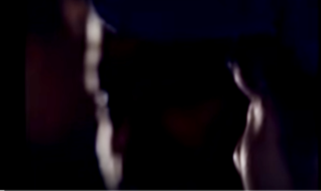 Thủ đoạn của băng cướp là chặn các xe này, hoặc rình những xe nào dừng lại nghỉ qua đêm thì áp sát rồi uy hiếp để cướp đi tài sản. Thời gian đầu, bọn chúng hoạt động không có vũ khí. Nhưng càng về sau này, vũ khí của bọn chúng càng đầy đủ, từ súng đến dao, côn, lựu đạn không thiếu thứ gì. Vì thế nên những vụ cướp chúng thực hiện cũng ngày càng táo tợn hơn, manh động hơn, mức độ phạm tội cũng liên tục tăng theo cấp số nhân. (Ảnh: ANTV)