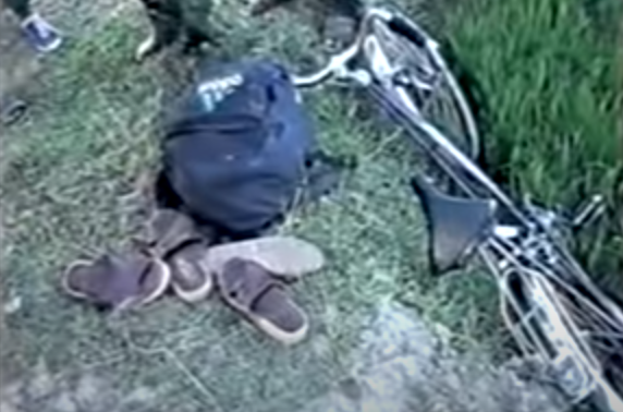 Một trong hai tên cướp trong lúc chạy đã dính đạn, nằm ngã xuống bờ ruộng và bị tổ công tác bắt được. Tại hiện trường, Công an Đà Nẵng đã thu được một khẩu súng, một chiếc xe đạp và nhiều đồ nghề khác của bọn cướp. Tuy để một tên chạy thoát, nhưng cuộc vây bắt vẫn được coi là thành công rực rỡ, bởi không chỉ mở đường cho việc bắt các tên sau này trong nhóm, mà tên cướp bị sa lưới trong vụ này cũng là một đối tượng quan trọng. Hắn chính là Đỗ Thái Bình, thủ lĩnh của nhóm cướp. (Ảnh: ANTV)