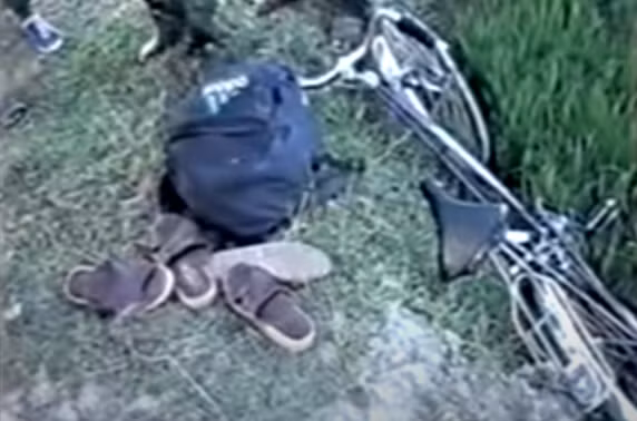 Một trong hai tên cướp trong lúc chạy đã dính đạn, nằm ngã xuống bờ ruộng và bị tổ công tác bắt được. Tại hiện trường, Công an Đà Nẵng đã thu được một khẩu súng, một chiếc xe đạp và nhiều đồ nghề khác của bọn cướp. Tuy để một tên chạy thoát, nhưng cuộc vây bắt vẫn được coi là thành công rực rỡ, bởi không chỉ mở đường cho việc bắt các tên sau này trong nhóm, mà tên cướp bị sa lưới trong vụ này cũng là một đối tượng quan trọng. Hắn chính là Đỗ Thái Bình, thủ lĩnh của nhóm cướp. (Ảnh: ANTV)