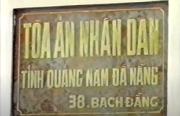 Tháng 10 năm 1994, phiên tòa xét xử băng cướp do tên Đỗ Thái Bình cầm đầu đã được xét xử công khai tại TAND tỉnh Quảng Nam - Đà Nẵng. Việc băng cướp nguy hiểm bị Công an Quảng Nam - Đà Nẵng triệt phá trong một thời gian ngắn đã khiến nhiều người dân nức lòng. Các lái xe tải đi trên Quốc lộ 1A cũng có thể an tâm lái xe và nghỉ ngơi khi mệt chứ không còn phải lo canh cánh tai họa có thể ập xuống bất cứ lúc nào. (Ảnh: ANTV)