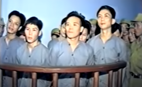 Chuyên án kết thúc đã trả lại sự bình yên cho Quốc lộ 1A, đặc biệt là trên địa bàn Quảng Nam - Đà Nẵng. Khi phiên tòa xét xử băng cướp này diễn ra, rất nhiều người dân đã đến dự để theo dõi băng cướp phải đền tội như thế nào. 4 bản án tử hình và 15 - 30 năm tù cho những tên còn lại là một sự trừng phạt nghiêm trị và đích đáng đối với những tên cướp tàn bạo này. (Ảnh: ANTV)