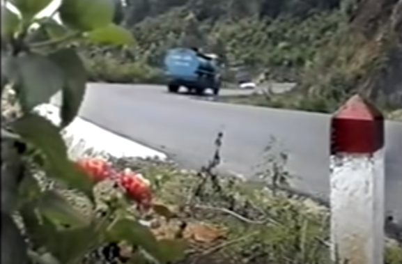 Theo thống kê của Công an Đà Nẵng, thì chỉ trong vòng hai năm, từ năm 1992 đến năm 1994, băng cướp này đã gây ra 64 vụ cướp tài sản của các xe dọc Quốc lộ 1A, lấy đi số tài sản trị giá lên tới hơn nửa tỷ đồng, một số tiền lớn khủng khiếp thời bấy giờ, bởi ngày đó, giá vàng chỉ vào khoảng 200 - 300 nghìn đồng/ chỉ. (Ảnh: ANTV)