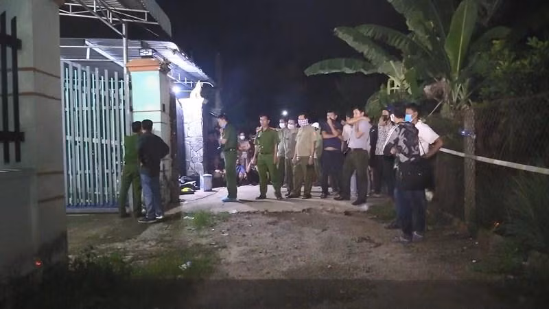 Nghi an con trai no tien khong tra bi bo dam tu vong