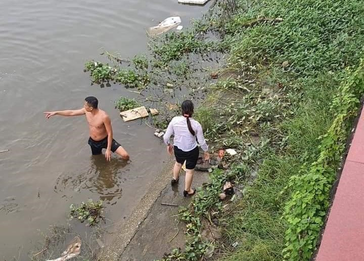 Thượng úy Thứ cứu thành công cô gái và đưa được vào bờ, sau khi được chăm sóc y tế, sức khỏe cả 2 đều bình thường.