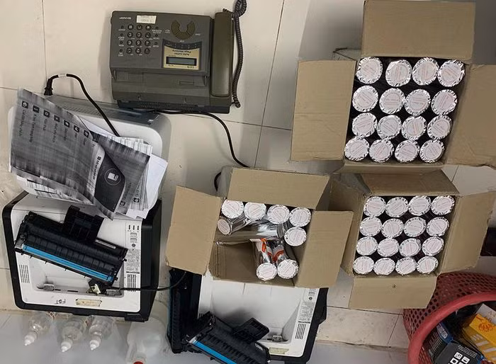  Bắt 7 đối tượng trong đường dây đánh bạc khủng trên 2.000 tỷ đồng: Ngày 27/9, Công an tỉnh An Giang đã khởi tố thêm 7 đối tượng (bắt tạm giam 2 đối tượng, cấm 5 đối tượng đi khỏi nơi cư trú). Liên quan đến đường dây đánh bạc 'khủng' bằng hình thức lô đề với số tiền thắng thua lên đến trên 2.000 tỷ đồng. 