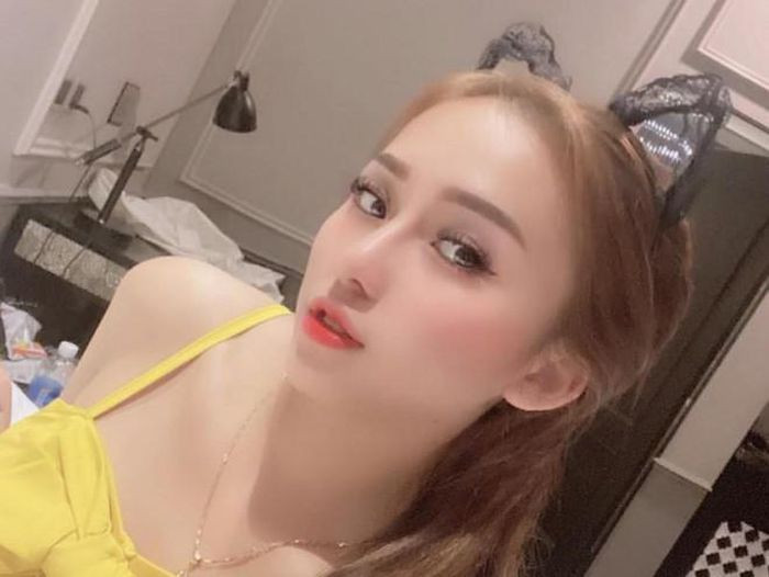 Vào ngày 25/9 vừa qua, TAND tỉnh Thừa Thiên Huế vừa xét xử sơ thẩm vụ án, tuyên phạt Hằng 20 năm tù về tội "Mua bán trái phép chất ma túy".