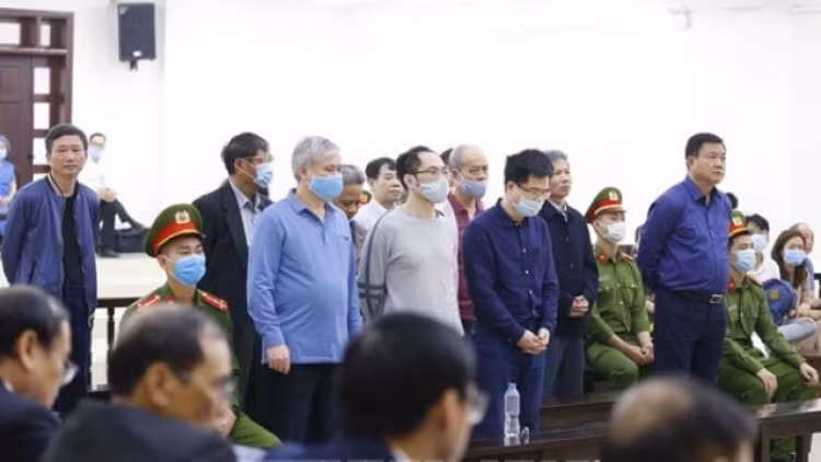 Trịnh Xuân Thanh nhận án 10 năm tù vì tội Vi phạm quy định về đầu tư công trình xây dựng gây hậu quả nghiêm trọng và 8 năm tù vì tội Lợi dụng chức vụ, quyền hạn trong khi thi hành công vụ. Tổng hợp các bản án cũ, Thanh phải chấp hành án tù chung thân. 6 bị cáo kháng cáo trong vụ án này nhận án từ 24 tháng tù - 6 năm, 6 tháng tù. 