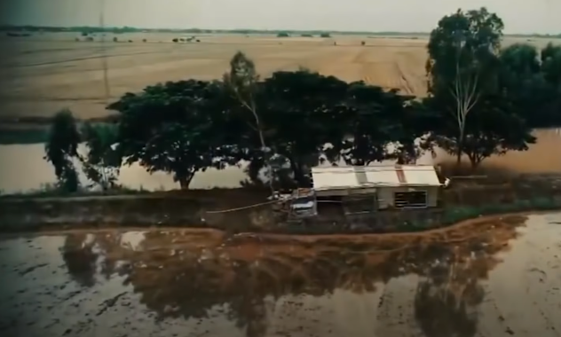 Nhìn những kỷ vật của chị Phương, gia đình nạn nhân vật vã, òa khóc, họ gần như tin rằng đứa con gái của họ đã bị thầy Tưng sát hại. Nhận định các nạn nhân của thầy Hai Tưng ngoài chị Phương còn có một số người khác, Công an huyện Thanh Bình tổ chức công tác truy xét và tìm kiếm những thi thể còn lại. (Ảnh: ANTV)