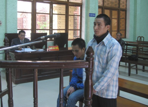 Ngày 27/11/2012, tại phiên tòa xét xử sơ thẩm, Tòa án nhân dân tỉnh Cao Bằng đã tuyên phạt Triệu Vần Tòng tù chung thân vì hành vi dùng súng kíp tự chế bắn chết anh họ. Tòng còn phải bồi thường mai táng phí, bồi thường tổn thất tinh thần cho gia đình nạn nhân và trợ cấp mỗi tháng 1 triệu đồng cho hai con nhỏ của Quyên đến khi đủ 18 tuổi.