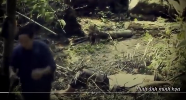 Tòng vứt súng của Quyên vào bụi cây và bỏ trốn vào rừng sâu... Ít phút sau, Quyên tỉnh dậy, anh móc điện thoại bấm số cố gọi cho người thân cầu cứu. Khoảng 4 tiếng sau mọi người mới tìm thấy Chòi Quyên giữa rừng. Thế nhưng, do vết thương quá nặng nên anh đã tử vong.