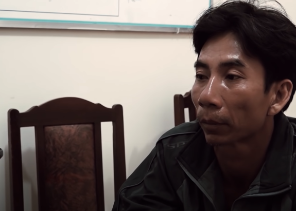 Theo lời khai, năm 2016, Châu từ quê nhà xã Tân Thành, huyện Gò Công Đông, tỉnh Tiền Giang lên xã Tân Lâm, huyện Di Linh, tỉnh Lâm Đồng làm thuê. Sau một thời gian, thấy công việc làm thuê cho các chủ rẫy cà phê vất vả, đối tượng bỏ ra TP. Bảo Lộc thuê phòng trọ tại phường Lộc Sơn ở, làm nghề xây dựng. (Ảnh: ANTV)