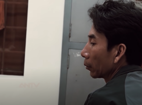 Tại cơ quan Công an, đối tượng một mực kêu oan, phủ nhận mọi hành vi phạm tội. Khi các trinh sát đưa ra những bằng chứng không thể chối cãi hắn có liên quan trực tiếp đến cái chết của chị Đoàn Thị Huỳnh Giao thì đối tượng mới chịu thừa nhận nhưng lại khai báo quanh co, gây khó khăn cho công tác điều tra. Sau gần một ngày tập trung đấu tranh, tối 28/11/2020 Nguyễn Phước Châu đã phải cúi đầu nhận tội. (Ảnh: ANTV)