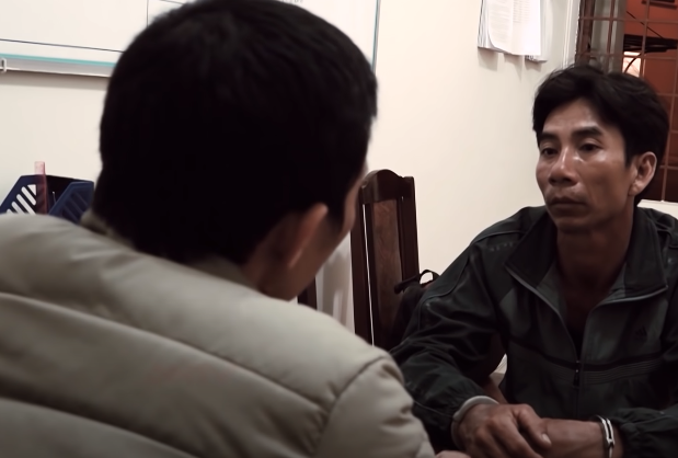 Đầu năm 2019, Nguyễn Phước Châu tình cờ quen chị Đoàn Thị Huỳnh Giao qua mạng xã hội. Sau một thời gian nhắn tin qua lại, hai người hẹn gặp nhau nói chuyện rồi phát sinh tình cảm nam nữ. (Ảnh: ANTV)