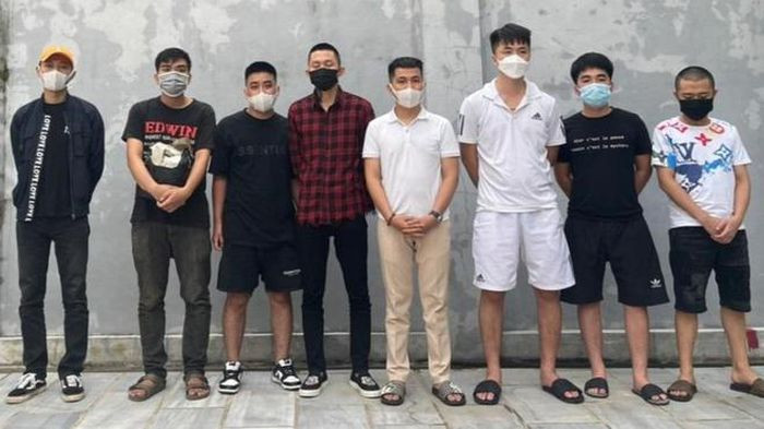  Đánh sập đường dây đánh bạc online trên 50 tỷ đồng: Ngày 20/9, Công an tỉnh Nghệ An cho biết, vừa phối hợp với đơn vị liên quan triệt phá đường dây đánh bạc trực tuyến trái phép, bắt giữ 9 đối tượng với tổng số trên 50 tỷ đồng. Theo đó, đường dây hoạt động đánh bạc trá hình dưới hình thức chơi game có trả thưởng. 