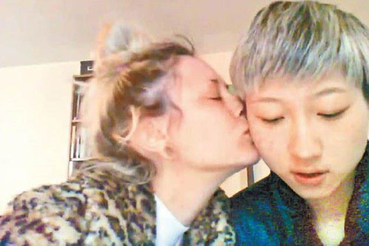 Ngô Ỷ Lợi tức giận khi con gái không chịu làm việc kiếm sống mà lại quay clip cầu cứu, thậm chí còn nói là con gái của Thành Long.