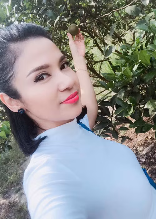 Ở tuổi 46, Việt Trinh có cuộc sống trầm lặng bên con trai Thiện Nhân đã lên 9 tuổi.