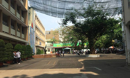 Học sinh trường THPT Hàn Thuyên giờ giải lao, ảnh Lành Nguyễn