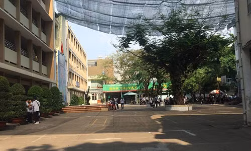 Học sinh trường THPT Hàn Thuyên giờ giải lao, ảnh Lành Nguyễn