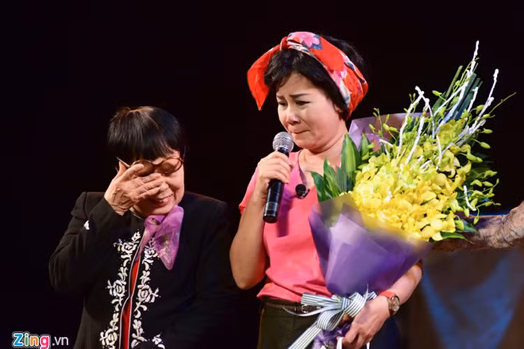 Nghệ sĩ Minh Hằng trong đêm diễn trước khi về hưu. Ảnh: Zing