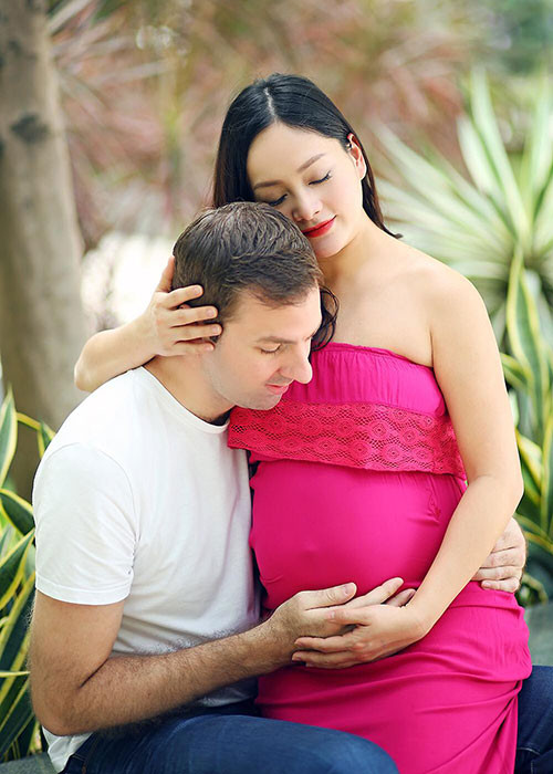 Hot Face sao Việt 24h: Lan Phương và bạn trai Tây háo hức chờ đợi con đầu lòng chào đời.