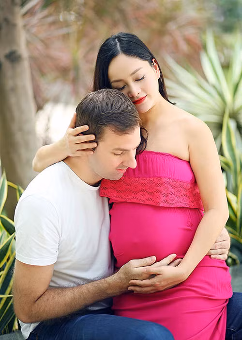 Hot Face sao Việt 24h: Lan Phương và bạn trai Tây háo hức chờ đợi con đầu lòng chào đời.