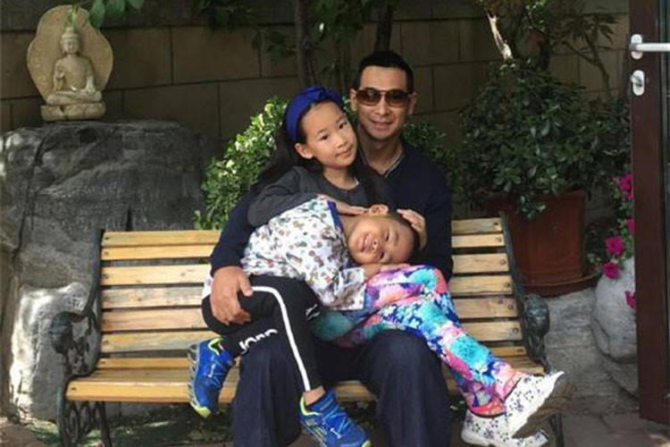 Ngôi sao võ thuật xứ Trung yêu chiều các con. Ảnh: Weibo