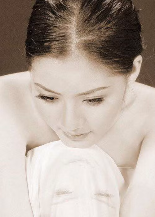 Ngọc Lan tâm sự, ngày 27/4/2003 là ngày đầu tiên cô bước chân vào showbiz khi diễn thời trang. Nữ diễn viên cảm ơn fans đã ủng hộ cô suốt 15 năm hoạt động nghệ thuật vừa qua.