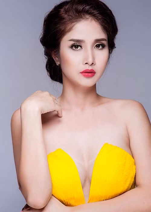 Nữ diễn viên Thảo Trang sở hữu vòng một đầy đặn sau khi phẫu thuật thẩm mỹ.