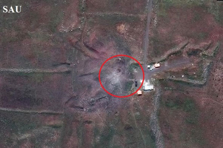 Một mục tiêu khác tại Homs là boongke quân sự Him Shinshar CW. Boongke này nằm cách Kho quân sự Him Shinshar khoảng 7 km. Giới chức phương Tây tin rằng cơ sở này chứa cả vũ khí thông thường lẫn vũ khí hóa học, cùng một trung tâm chỉ huy quan trọng của lực lượng chính phủ Syria. Tướng McKenzie cho biết 7 tên lửa SCALP đã phá hủy cơ sở này. Ảnh: Digital Globe.