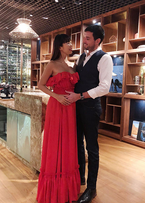 Được ông xã ngoại quốc hết mực cưng chiều, nữ người mẫu sinh năm 1982 ngày càng đẹp rạng rỡ.