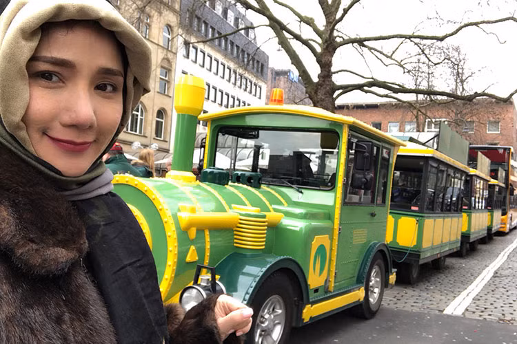 Cát Tường đi du lịch Đức là một trong những tin tức sao Việt trong ngày 3/4.