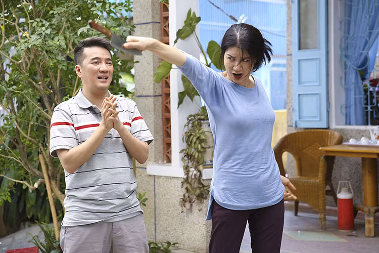 Khi được thông báo có vai diễn bà mẹ vui tính nhưng ghê gớm, cô nhận lời vì thấy vai dành riêng cho mình.