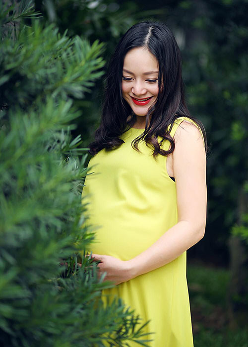 Lan Phương được khen rạng rỡ những tháng cuối thai kỳ.