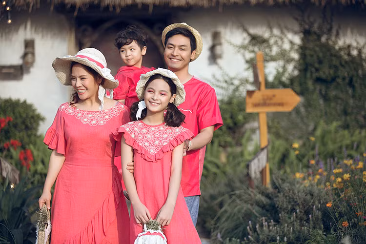 Con gái đầu lòng của Phan Anh - bé Bo hiện đã lớn phổng phao, ngày càng xinh xắn.