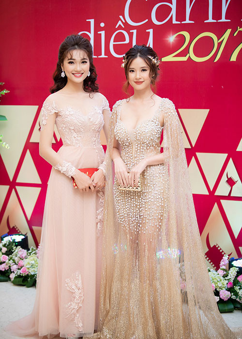 Mới đây, Midu (phải) và Ngọc Nữ - Người đẹp ảnh của Hoa hậu Hoàn vũ Việt Nam 2017 cùng xuất hiện tại Lễ trao giải Cánh diều vàng 2017.