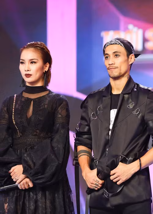 Phạm Lịch bất ngờ tố từng bị Phạm Anh Khoa gạ tình trong quá trình làm việc chung khi tham gia gameshow Trời sinh một cặp.