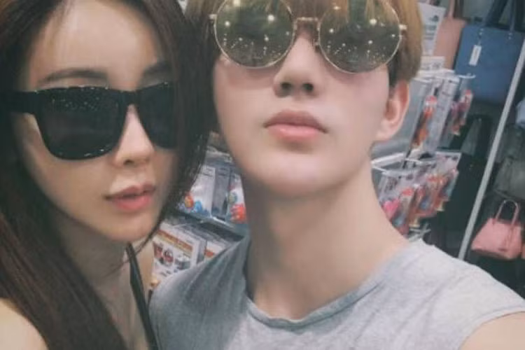 Sau khi kết hôn, Ham So Won đang tận hưởng cuộc sống hạnh phúc bên chồng trẻ. Ảnh: Weibo