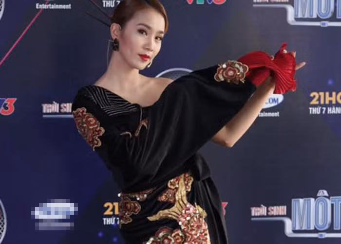 Phạm Lịch cũng từng đăng quang ngôi vị quán quân Thử thách người nổi tiếng 2016, quán quân Hoán đổi 2016.