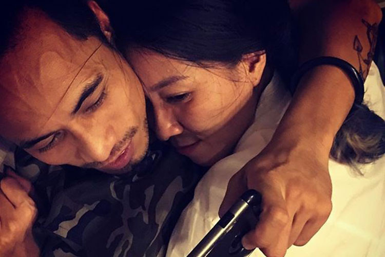 Phạm Anh Khoa kết hôn vào năm 2008. Bà xã của nam ca sĩ tên Thùy Trang, hơn anh 8 tuổi.