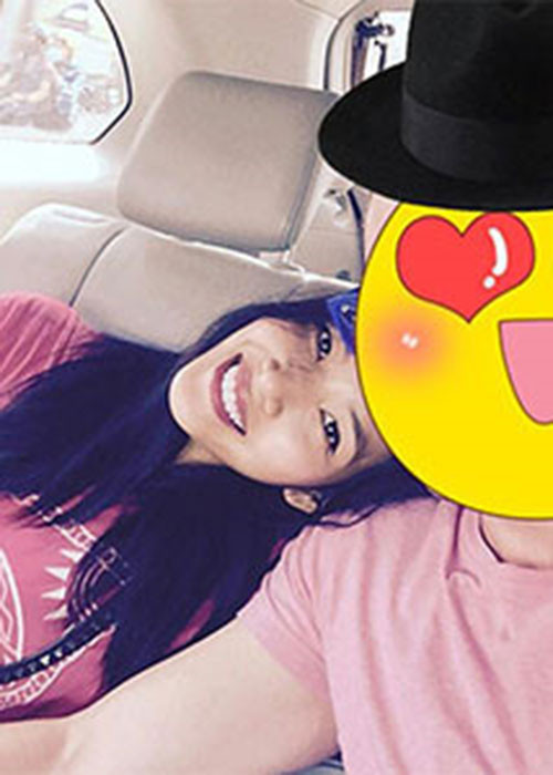 Hoàng Thùy khá ngại ngùng khi nói về bạn trai ngoại quốc. Ảnh: FBNV