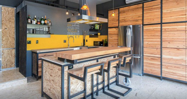 11. Với không gian gara nhỏ hơn một chút, hãy cải tạo ngay thành nơi sum họp, tổ chức tiệc tùng riêng dành cho mọi người trong gia đình.