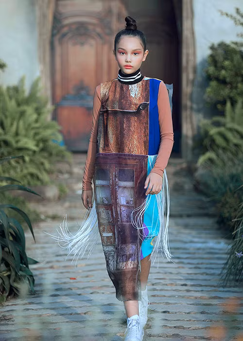 Alexandra Matheson gây ấn tượng bởi gương mặt cá tính.