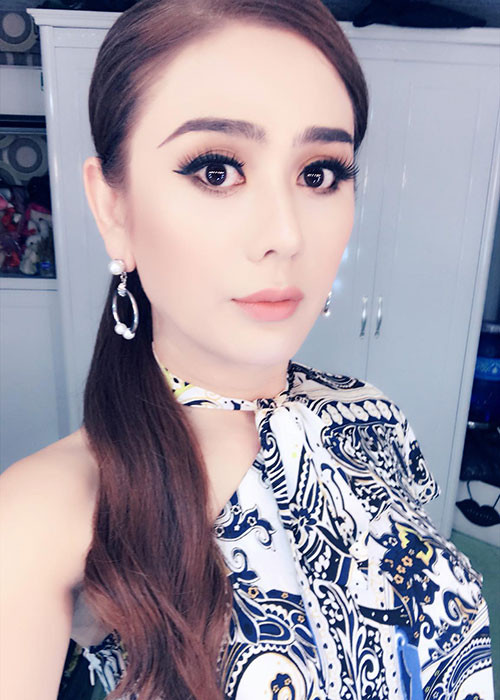 Lâm Khánh Chi ngày càng trẻ sau khi lấy chồng.