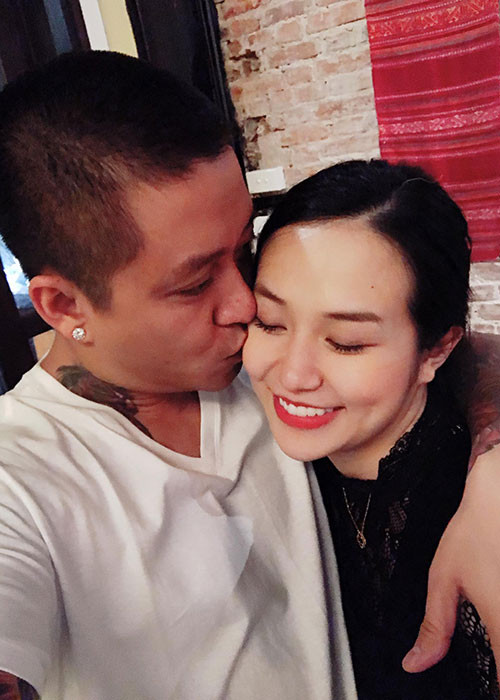 Tuấn Hưng về chung một nhà với Hương Baby vào tháng 4/2014 sau một thời gian tìm hiểu.