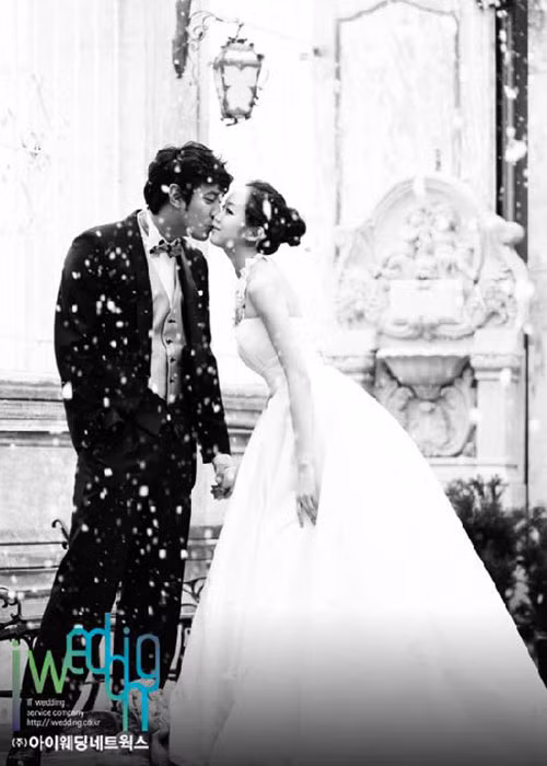 Thời điểm làm đám cưới, bà xã của Jo Han Sun đã mang bầu 3 tháng. Chuyện hẹn hò của cặp đôi cũng ít người biết đến bởi nam diễn viên rất kín tiếng. Ảnh: asiae